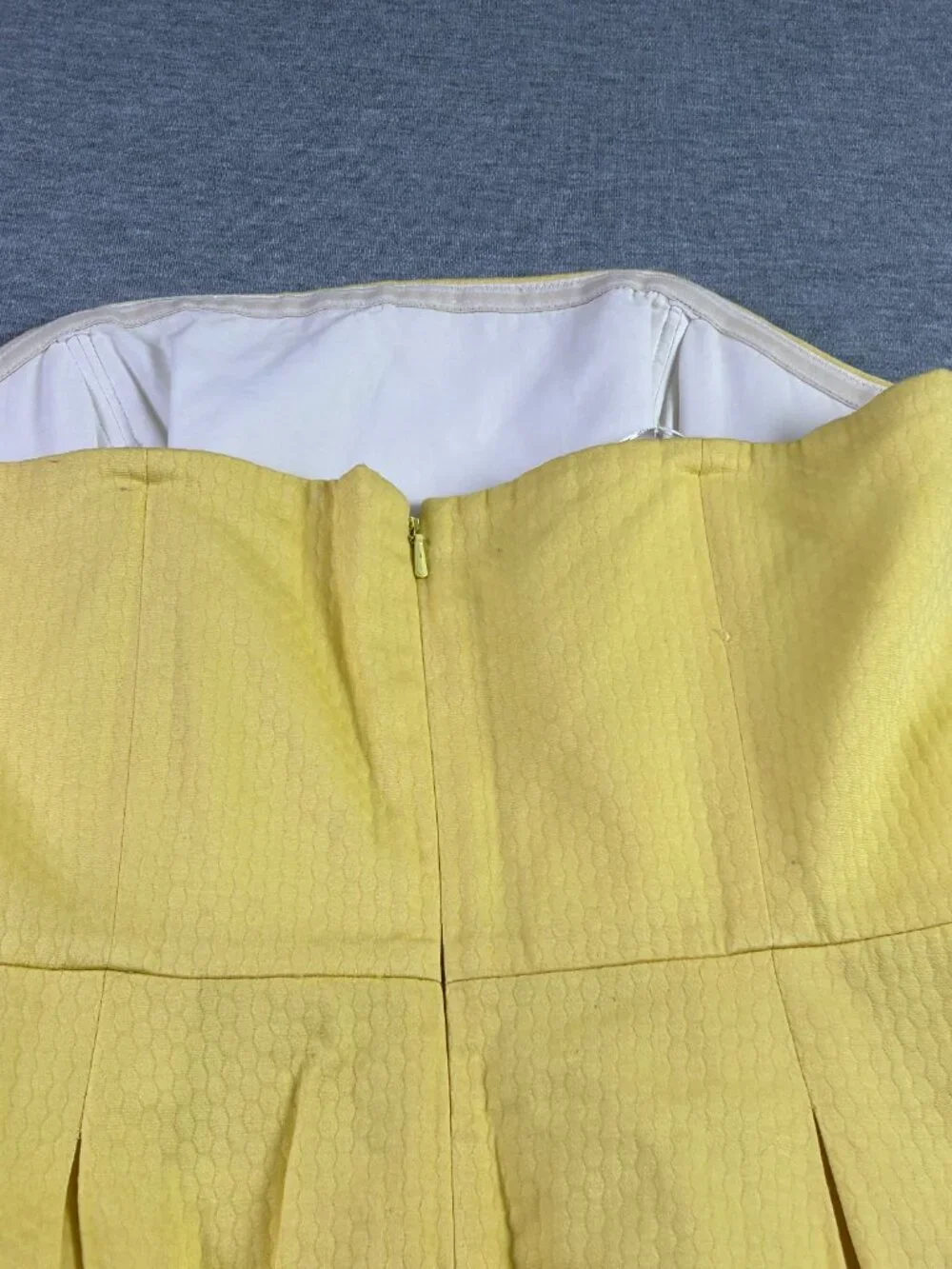 LILLY PULITZER Sz 6 Yellow w/ White Embroidered Flowers Strapless Dress Pockets - Picture 5 of 7